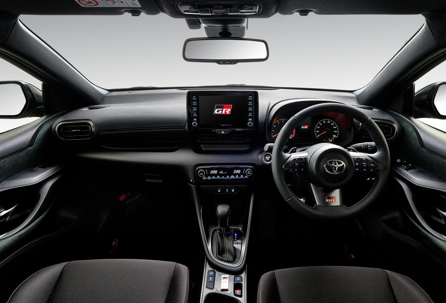 Торпедо Toyota GR Yaris RS 2020 года  (JP) (фото 4 из 11)
